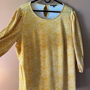 1X yellow floral blouse